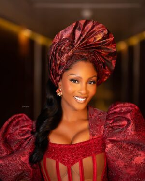 Osas Ighodaro Instagram - 💜 About this weekend … Absolute Beautiful time celebrating my darling boo @andrea.oi and her hubby Eghosa! Congratulations!! Congratulations!! 

The celebration was like no other and the venue was like a magical dream! Everything was so beautiful! I’m so happy for you both and as an honorary Iyamah sister, lol, it was beautiful to celebrate you both! 

Congratulations once again & May God bless your union! XoxoxO 💐💜💐

Outfit | @veekeejames_official
Makeup |  @lokengoo
Hair | @touchofibee
Gele | @chygele 
Photography | @officialphotofreak 

#FortheLoveofEden #AndreaIyamah #wedding #blessed 💐
