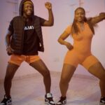Osas Ighodaro Instagram - 🧡 Happiness is Free 🧡 Happy New Month beautiful people! 💃🏽🕺🏿| @officialosas x @iamitom 🎶🎤| ‘Bokoko’ - Roga Roga & Extra Musical ✨To edit like @iamitom , check the link in his bio✨ #Bokoko #dance #goodtime #frankitom #OsasIghodaro #bless ✨🧡