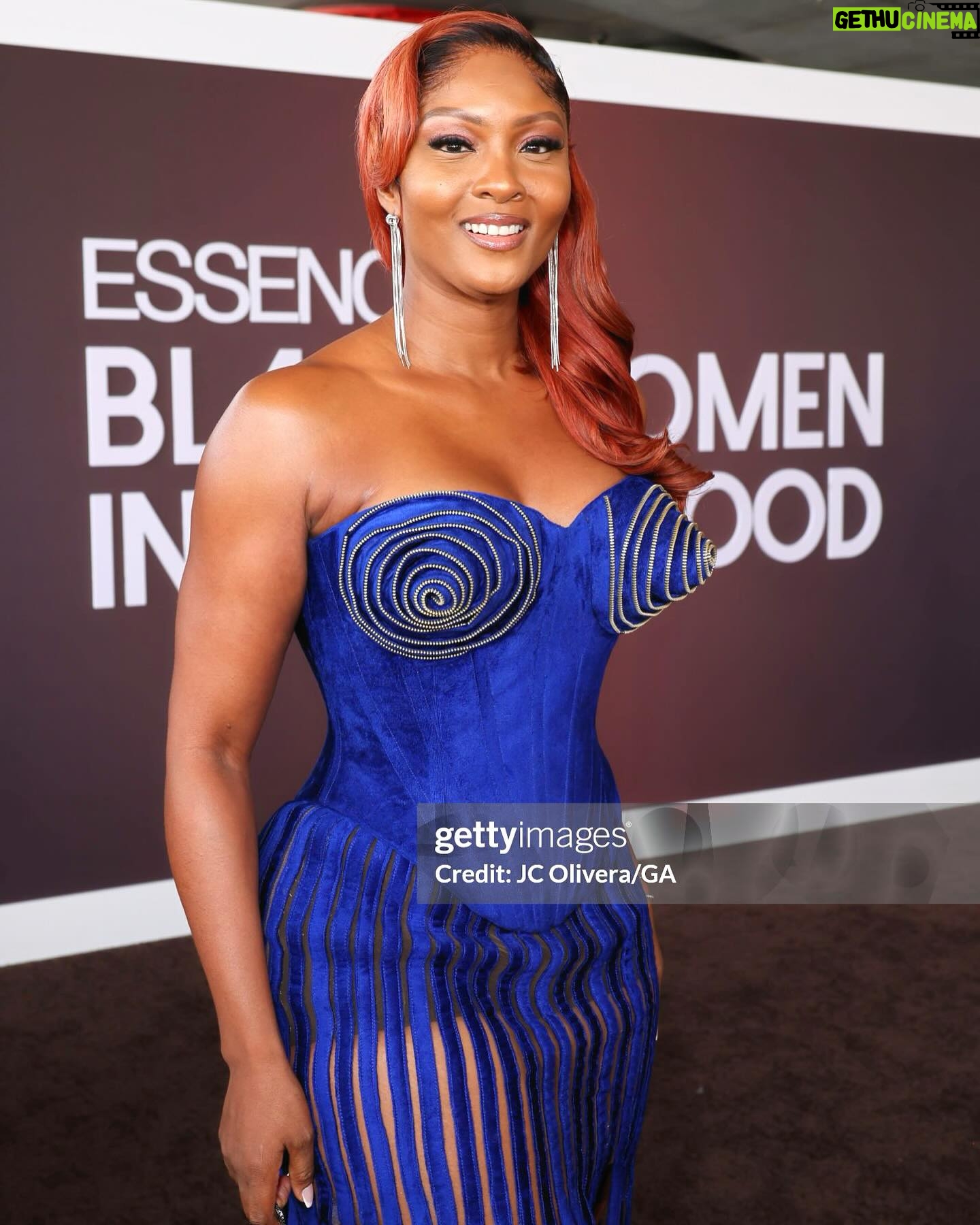 Osas Ighodaro Instagram - ✨Thank you for having me @essence! The ‘Black Women in Hollywood’ awards was absolutely beautiful and so very inspiring! …and of course Happy International Women’s Day!!! 💙💙💙 👗 | @weizdhurmfranklyn 💇🏾♀️ | @touchofibee #blessed #actor #nollywood #hollywood #essence #internationalwomensday