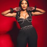 Osas Ighodaro Instagram - ♥️🖤♥️🖤 Outfit | @2207bytbally Hair | @touchofibee Makeup | @dorannebeauty Photography | @photogirlnaija #OsasIghodaro ♥️🖤