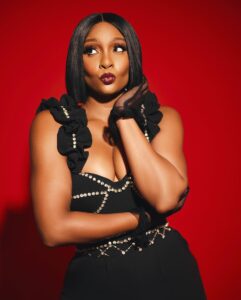 Osas Ighodaro Instagram - ♥️🖤♥️🖤 Outfit | @2207bytbally Hair | @touchofibee Makeup | @dorannebeauty Photography | @photogirlnaija #OsasIghodaro ♥️🖤