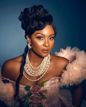 Osas Ighodaro Instagram - 🌷✨ Ready to step into the spotlight for the most fabulous ball of the season 🌷✨#BridgertonNetflix 

👗 | @xtrabrideslagos
✨ | @_emmanuelgoodnews
💄 | @adella_makeup 
💇🏾‍♀️ | @bernardsmiless 
📸 | @photogirlnaija 

#BridgertonS3 #Netflix #Premiere #actor #blessed 🌷✨