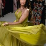 Padma Lakshmi Instagram - One more time for the dress! I knew I wanted to have a color that no one else might have (although I didn’t mind twinning with @jessicachastain), and I knew a bright, citrusy color would look great in the sunshine. My stylist @jasonrembert and I perused through many options before finding this one that @georginachapmanmarchesa and the @marchesafashion team customized to make the dress of my chartreuse dreams! #emmys2024 #redcarpet #behindthescenes #chartreuse #fashion