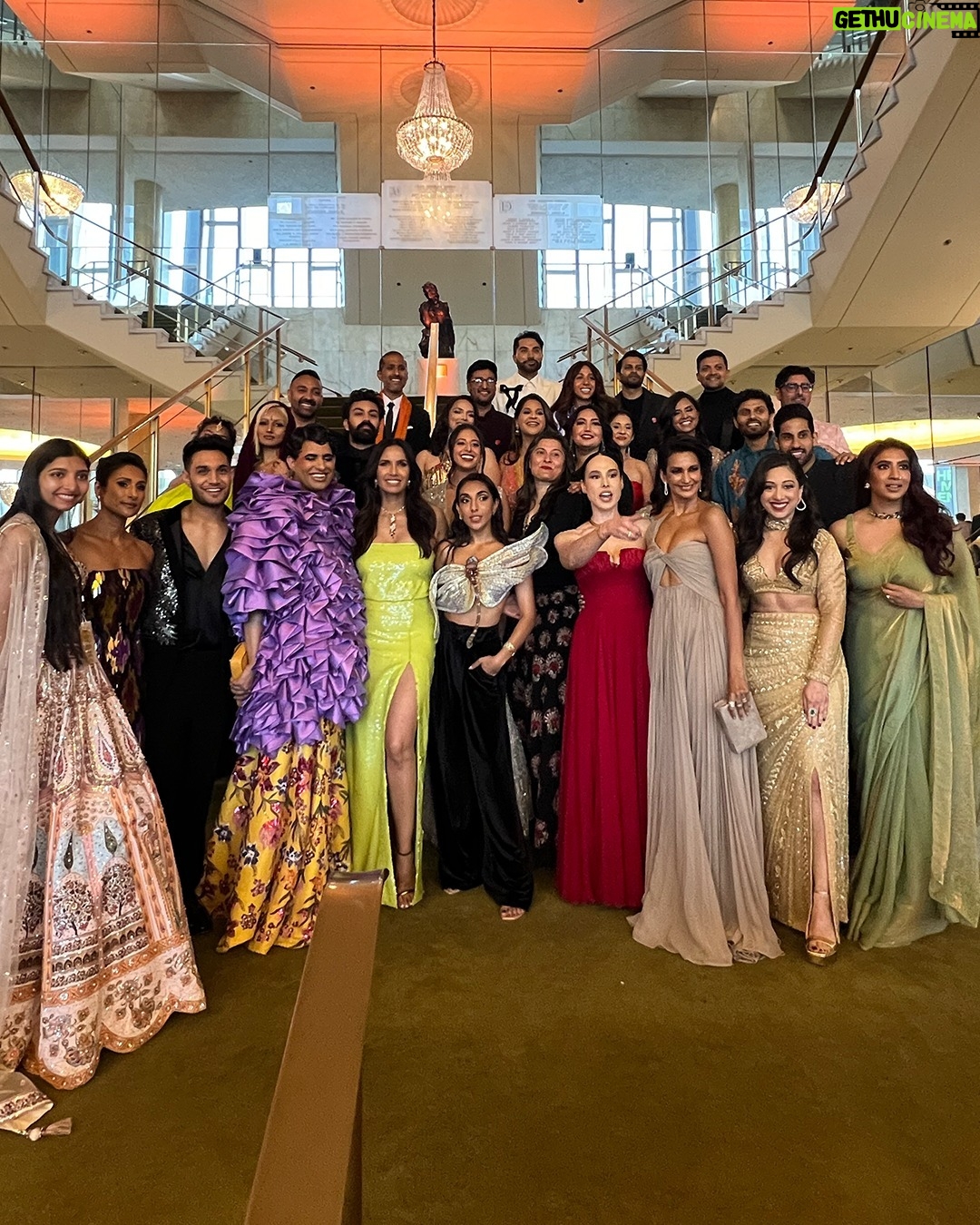 Padma Lakshmi Instagram - What an honor to be recognized by my Asian peers with the Gold Legend award. This night felt surreal! What a coup to work with @chef.vijayakumar to serve our home cooking at such a wonderful fancy gala. Rather than the regular meat and potatoes we had idlis and sambar to start, and for the main we served meen moilee with basmati rice. Simple, elegant and so delicious. The curry leaves from the whole dinner were from my stepdad ’s farm @prasads_curry_leaf. Growing up, I wish I had had something like Gold House. I have always felt like I had to translate who I was and explain my culture. And that can sometimes feel lonely. But I don’t feel that anymore, I feel like Gold House has given me the community I’ve always longed for. A special thank you to @cartier and @cinqasept for my gorgeous jewels and dress. I’m humbled and honored to be a part of @goldhouseco and to have finally found my squad! @kimchi_chic @goldhouseco @alokvmenon @bingchen @chef.vijayakumar @rupikaur_ @poornagraphy @chefmelissaking @cartier Photos by: Jon Kopalof Rodin Eckenroth Tommaso Boddi @kanyaiwana