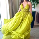 Padma Lakshmi Instagram - Feeling phenomenal in this custom Marchesa💃🏾 👗: @marchesafashion 👠: @jasonrembert 💄: @bobscott200 💇🏽‍♀️: @officialdanilohair 💅🏽: @tracy_clemens 🧖🏾‍♀️: @drbarbarasturm