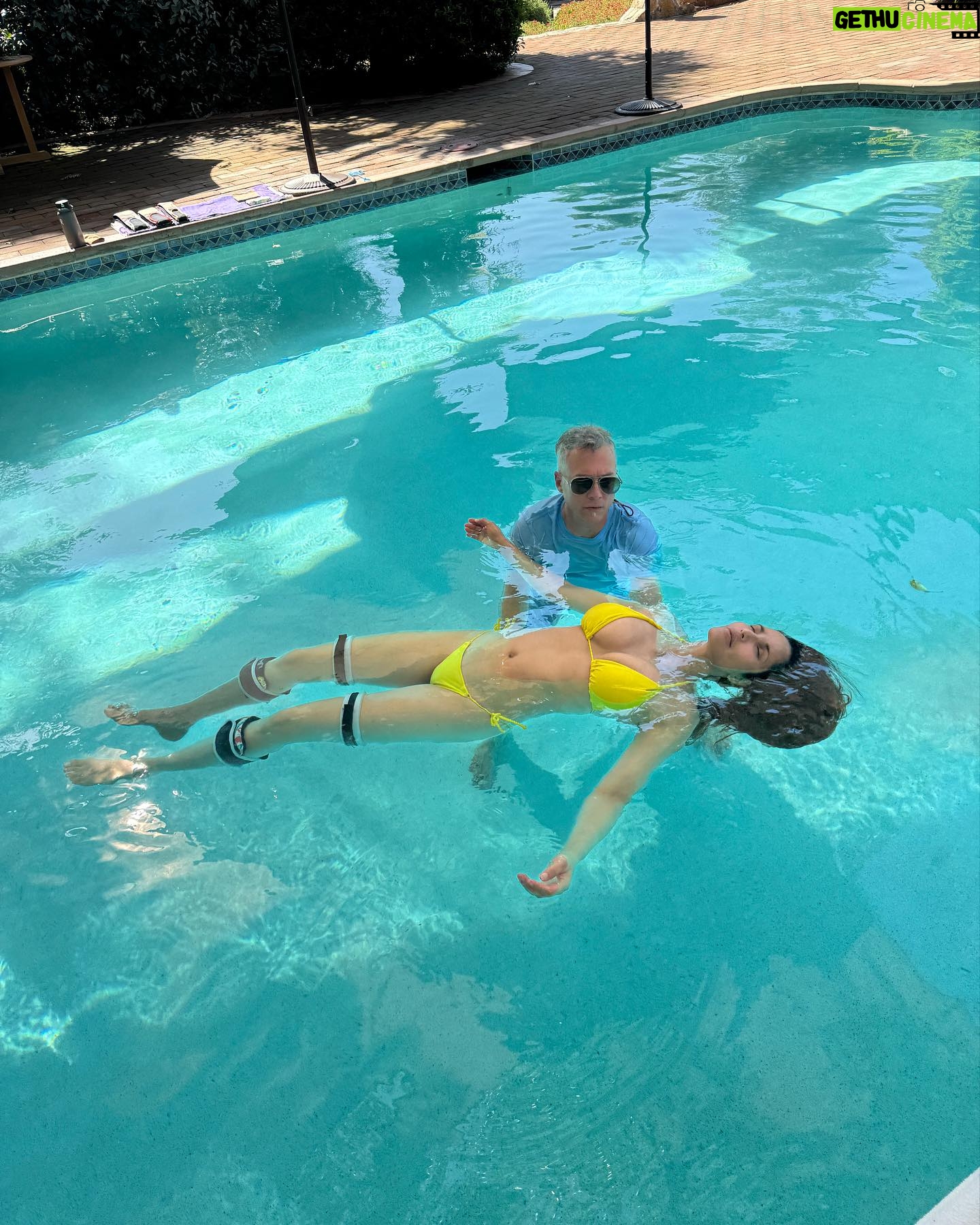 Padma Lakshmi Instagram - I’d never done water flow therapy in my life, in fact I’m afraid of the ocean and not a great swimmer. But @rancholapuerta gifted me with an opportunity to try, and Ben my practitioner was so patient in explaining it all to me before we ever began. What you see here in the video is just the beginning moments of him getting me comfortable with the float straps on my legs because I didn’t want to film the actual experience. I wanted that to be private. I felt such a sense of well being from the treatment. I was able to be tumbled under water and went upside down without any fear. For the first time I wasn’t under tension holding my breath under water. But more importantly, the experience felt almost womblike, and then it felt like I was being held by a comforting friend whom I trusted completely. It’s hard to describe without sounding corny and I think these kinds of things really depend on the practitioner. But Ben was truly wonderful. I will never forget it and I’ll never forget you Ben. #rancholapuertapartner