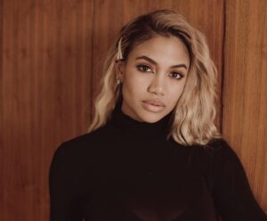 Paige Hurd Instagram - little black look 🦒