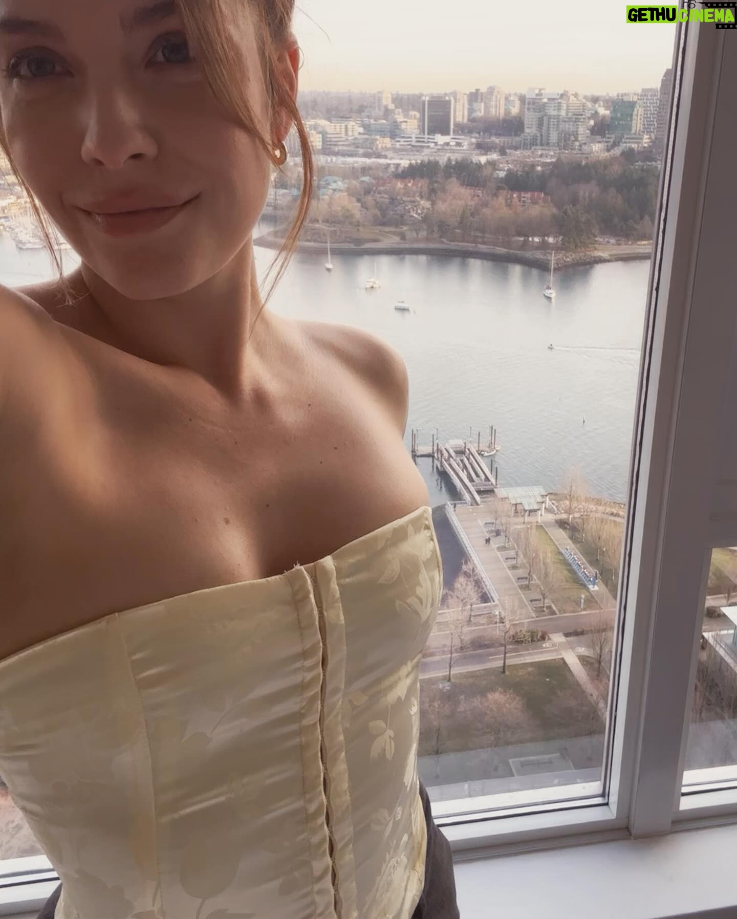 Paige Spara Instagram - @yellowthelabel @djerfavenue 💛