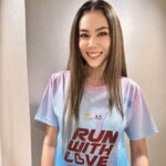 Pakkaramai Potranan Instagram - มาชวนทำบุญกันค่ะ🤍 ได้ทั้งบุญ และได้ออกกำลังกายด้วยค่ะ 🏃🏃🏃 A5 ชวนออกมาวิ่งให้ใจฟูกับกิจกรรม A5 RUN With love ❤️ รายได้ทั้งหมดจากค่าสมัครโดยไม่หักค่าใช้จ่าย 100% มอบให้กับมูลนิธิโรงพยาบาลเด็ก เพื่อช่วยเด็กทารกจากโรคหัวใจพิการ ⭐ ไฮไลท์ภายในงาน 🏃‍♀️ วิ่งในบรรยากาศยามเย็นให้หัวใจได้สูบฉีดช่วงเวลา 16:30 น. 📍 ประกวดชุดแฟนซี สุดสร้างสรรค์ 📍 จัดเต็มกับกิจกรรม Workshop อาหารและเครื่องดื่มอีกมากมาย 📍 ชม Music in the garden จากคุณบี พีระพัฒน์ 19.00-20.00 ซื้อบัตรได้ตั้งแต่วันนี้ - 15 พ.ค.67 สมัครเลย!! : https://race.thai.run/a5runwithlove สถานที่จัดงาน : สวยวชิรเบญจทัศ #A5 #A5RunwithLove #วิ่งด้วยหัวใจ #วิ่งการกุศล