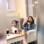 Pakkaramai Potranan Instagram - ซ้อมร้องแล้ว 1 พร้อมให้เท่า ก้องมนตร์นะคะ 🤣🤣 ตอนจบป้าตองงงเลยไม่เคยสอนนะ ทำเองทั้งหมด ตกใจ 😍 ปลื้มหลาน @tongmontr ยักมากโยยยยยย