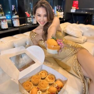 Pakkaramai Potranan Instagram - มาทุกปี คุณกุ้งน่ารักแสนดีนึกถึงตองทุกปี ขอบคุณ นะคะ ดีใจมากค่ะ 1 ปีมะยงชิด จะออกใครเป็นสาย มะยงชิดชีสพาย  รีบสั่งเลยนะคะ @monnapatissier แต่สายมะม่วง สั่งได้ตลอดๆนะคะ

เห็นเข้ามาชมชุดกัน ที่นี่เลยค่ะ 
@myriad_grand_monde_official  ขอบคุณนะคะ ขอบคุณนะคะ @khunxkhunx 
ชุดสวยมากค่ะ ❤️❤️