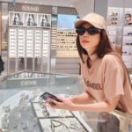 Pakkaramai Potranan Instagram - มาเลือกซื้อแว่นกันแดดที่ @bettervisionprestige ในเครือหอแว่นค่ะ สถานที่สวยกว้างขวาง (ถ่ายรูปสวยมาก) พนักงานใส่ใจบริการดีสุดๆ ไว้มาใหม่นะคะ 🤩🤩 📌เชิญมาสัมผัสประสบการณ์ศูนย์ดูแลดวงตาสุด Luxury กับทีมผู้เชี่ยวชาญแบบตองได้ที่ Bettter Vision Prestige ศูนย์การค้า Erawan Bangkok ชั้น 4 เปิดบริการทุกวัน: 10.00-20.00 สอบถามและจองคิวล่วงหน้าได้ที่ Line: @btvprestige Tel: 063-851-8322 #BetterVisionPrestige #BVAX