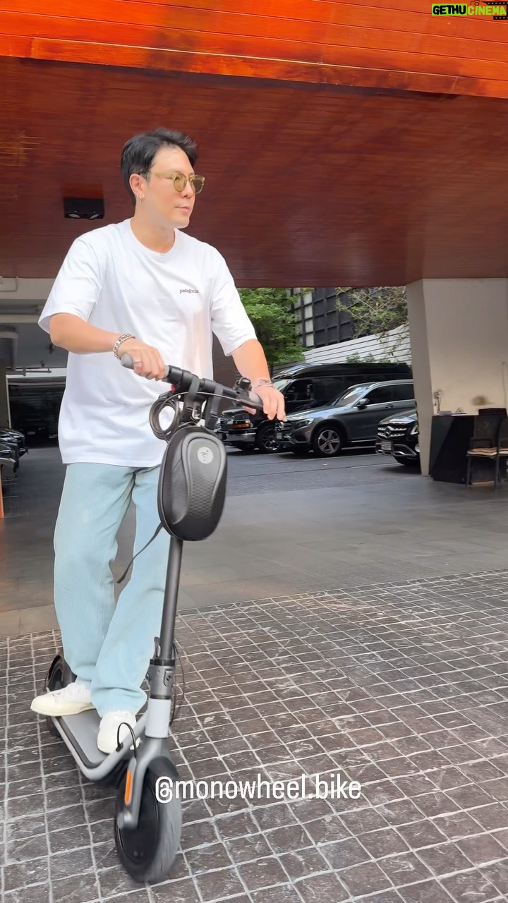 Pakorn Lam Instagram - My new way of commute in downtown Bangkok @monowheel.bike #monowheelth #สกู๊ตเตอร์ไฟฟ้า #สกูตเตอร์ไฟฟ้า