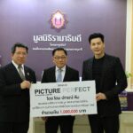 Pakorn Lam Instagram - เมื่อช่วงก่อนเกิดการแพร่ระบาดของโควิดไม่นาน ผมได้เกิดไอเดียผุดโปรเจค Picture Perfect ขึ้นมาซึ่งถือว่าเป็นโปรเจค Non profit แบบเพียวๆ แบบไม่มีหักค่าใช้จ่ายใดๆ สืบเนื่องมาจากตัวผมเองมีความสนิทสนม ใกล้ชิดกับมูลนิธิโรงพยาบาลรามาธิบดี จึงทราบข้อมูลเกี่ยวกับน้องๆ ผู้ป่วยโรค ธารัสซีเมีย ที่อยู่ในมูนิธิ ซึ่งมีความต้องการกำลังทรัพย์ซึ่งเป็นปัจจัยหลักของการรักสาโรคธาลัสซีเมีย ซึ่งมีค่าใช้จ่ายสูงมาก PIcture Perfect เป็นโปรเจคการถ่าย บุคคลที่มีชื่อเสียงในวงการ ถ่ายภาพด้วยกล้องโบราณแบบ Lage Format อัดขยายเป็นภาพขาวดำขนาดไซด์ A2 โดยที่รูปภาพเหล่านั้นจะมีแค่ชิ้นเดียวในโลกไม่มีการทำซ้ำทำเพิ่ม และนำออกจากนิทรรศการบริเวณชั้น 2 ของศูนย์การค้า Emquatire เผื่อเปิดการประมูล แนะนำรายได้ทั้งหมดมอบให้กับมูนิธิรามาธิบดีเพื่อผู้ป่วยโรคธาลัสซีเมีย จากไอเดียเหล่านั้น ทำให้ผมได้รับการช่วยเหลือจากพี่น้องศิลปิน ผู้มีชื่อเสียง มีแฟนคลับมากมาย ในวงการ ทุกท่านเป็นอย่างดี ร่วมถึงบริษัท Canon ประเทศไทย ที่ พอทราบเรื่องของผมที่จะทำโปรเจคนี้ก็เข้ามาให้การสนับสนุนตลอดทั้งโปรเจค 🙏🏻 ตลอดทั้งครูบาอาจารย์ที่เคารพในวงการถ่ายภาพ ซึ่งให้ความช่วยเหลือ ทั้งคำแนะนำในเรื่องเทคนิคต่างๆ🙏🏻 จนเกิดเป็นผลงานเหล่านี้ขึ้นและทำให้เกิดผลลัพธ์คือการสร้างยอดประมูลถึง 1,000,000 บาท และส่งมอบเพื่อช่วยเหลือน้องๆผู้ป่วยโรคธาลัสซีเมีย และในปีหน้า ผมคิดจะนำโปรเจ็ค Picture Perfect นี้กลับมาทำอีกครั้ง ร่วมกับมูนิธิโรงพยาบาลรามาธิบดี และผมอยากให้ทุกคนได้มีส่วนร่วม อยากให้ทุกคนติดตามรายละเอียดต่อไปว่า Concept เรื่องราวและการเดินทางของโปรเจค Picture Perfect ครั้งที่ 2 จะเป็นอย่างไร #pictureperfect