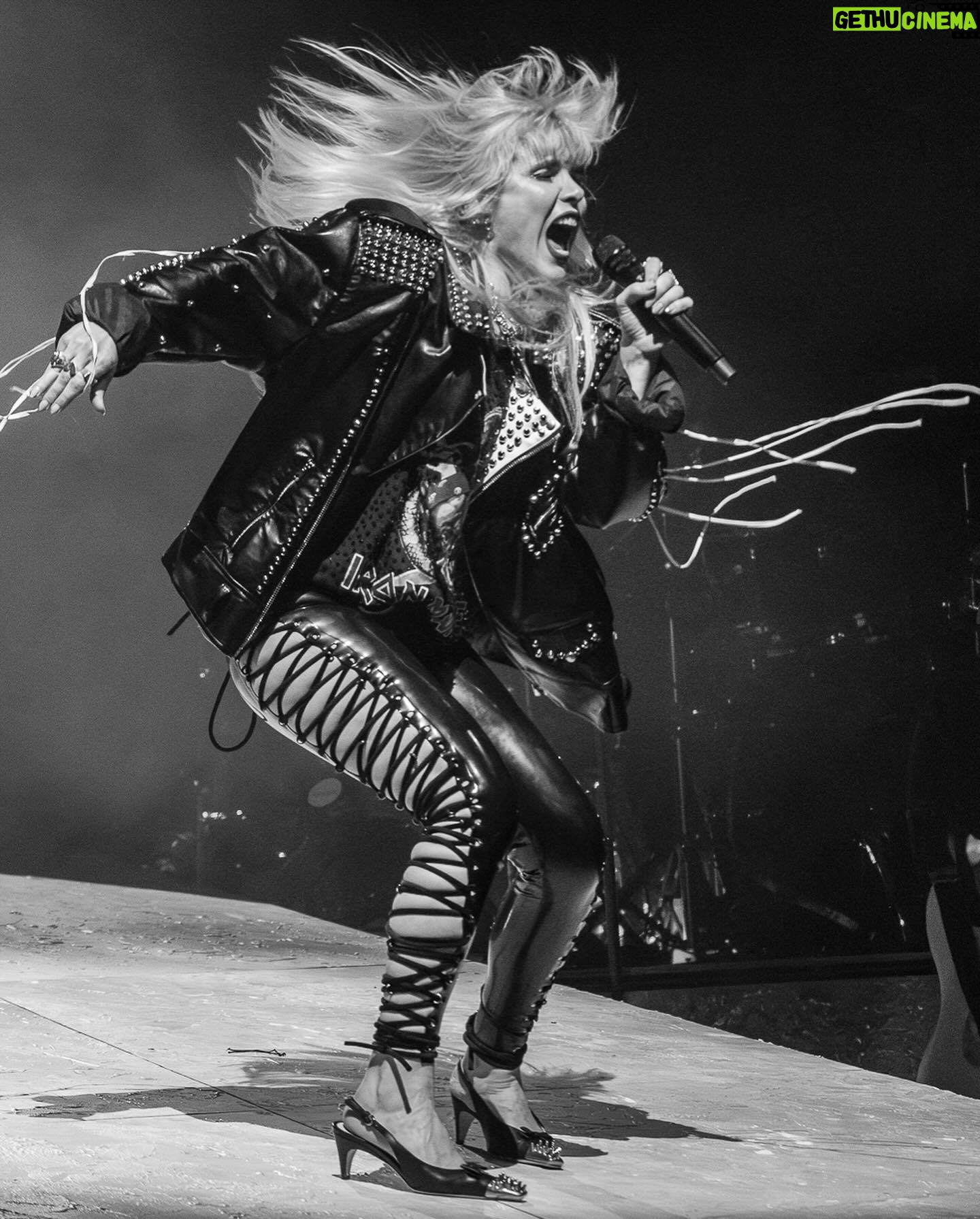 Paloma Faith - 11.7K Likes - There are times in this show where I am very close to the edge and I look up at the band and they are encouraging my freedom and inner wild and I think omg what else am I capable of?
Nottingham night ✌️
Wearing @aniyerecords @edwardcrutchley @miumiu @noirkeininomiya @dreamsisterjane @cest_jeanne
Styling @phoebearnold
Live Photos by @abbidraperphoto