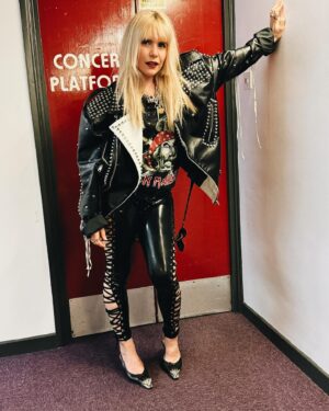 Paloma Faith Instagram - There are times in this show where I am very close to the edge and I look up at the band and they are encouraging my freedom and inner wild and I think omg what else am I capable of? 

Nottingham night ✌️

Wearing @aniyerecords @edwardcrutchley @miumiu @noirkeininomiya @dreamsisterjane @cest_jeanne 

Styling @phoebearnold 

Live Photos by @abbidraperphoto