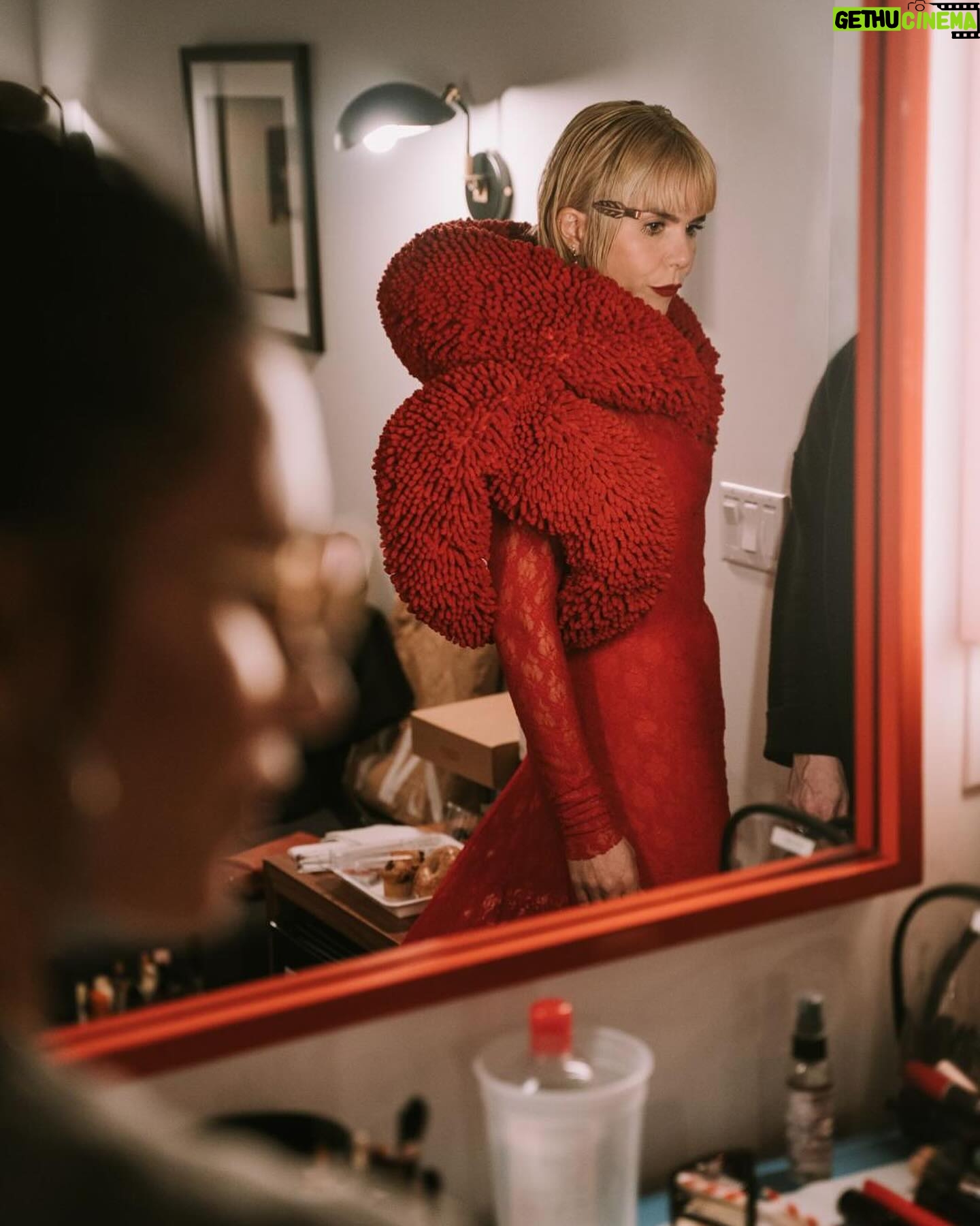 Paloma Faith Instagram - Red to give the boys dread 👹 Thank you so much for having me @sethmeyers @latenightseth ! Pics by @ryanmuir Makeup by @maudlaceppe Hair by @bradleyirion Styling by @rachelbakewell Styling assistant @tashia.suleyman Wearing @bad_binch_tongtong Shoes @casadeiofficial