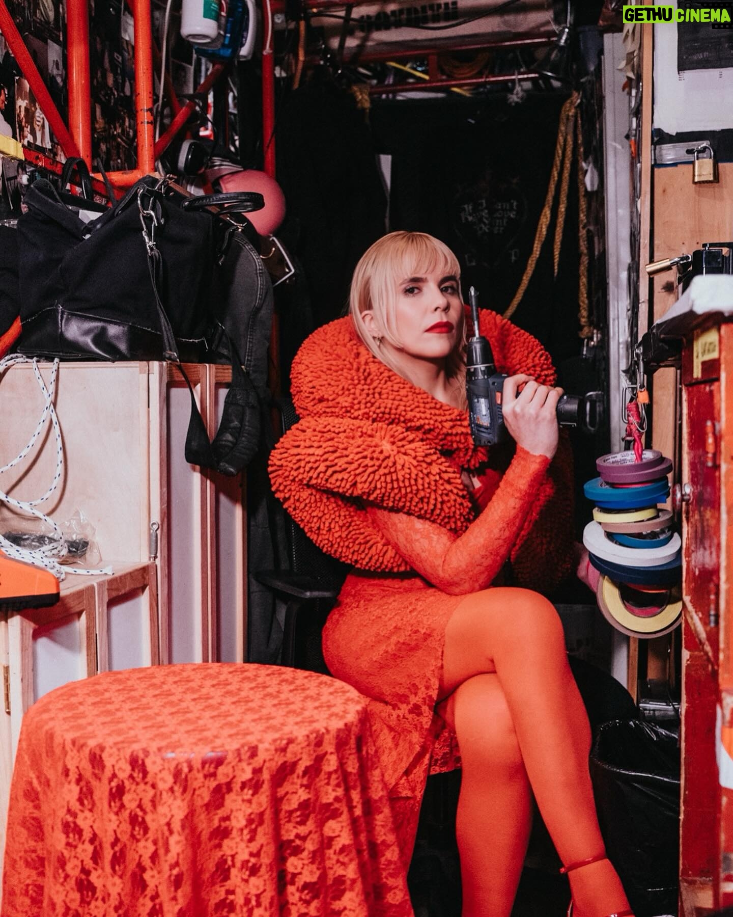 Paloma Faith Instagram - Red to give the boys dread 👹 Thank you so much for having me @sethmeyers @latenightseth ! Pics by @ryanmuir Makeup by @maudlaceppe Hair by @bradleyirion Styling by @rachelbakewell Styling assistant @tashia.suleyman Wearing @bad_binch_tongtong Shoes @casadeiofficial