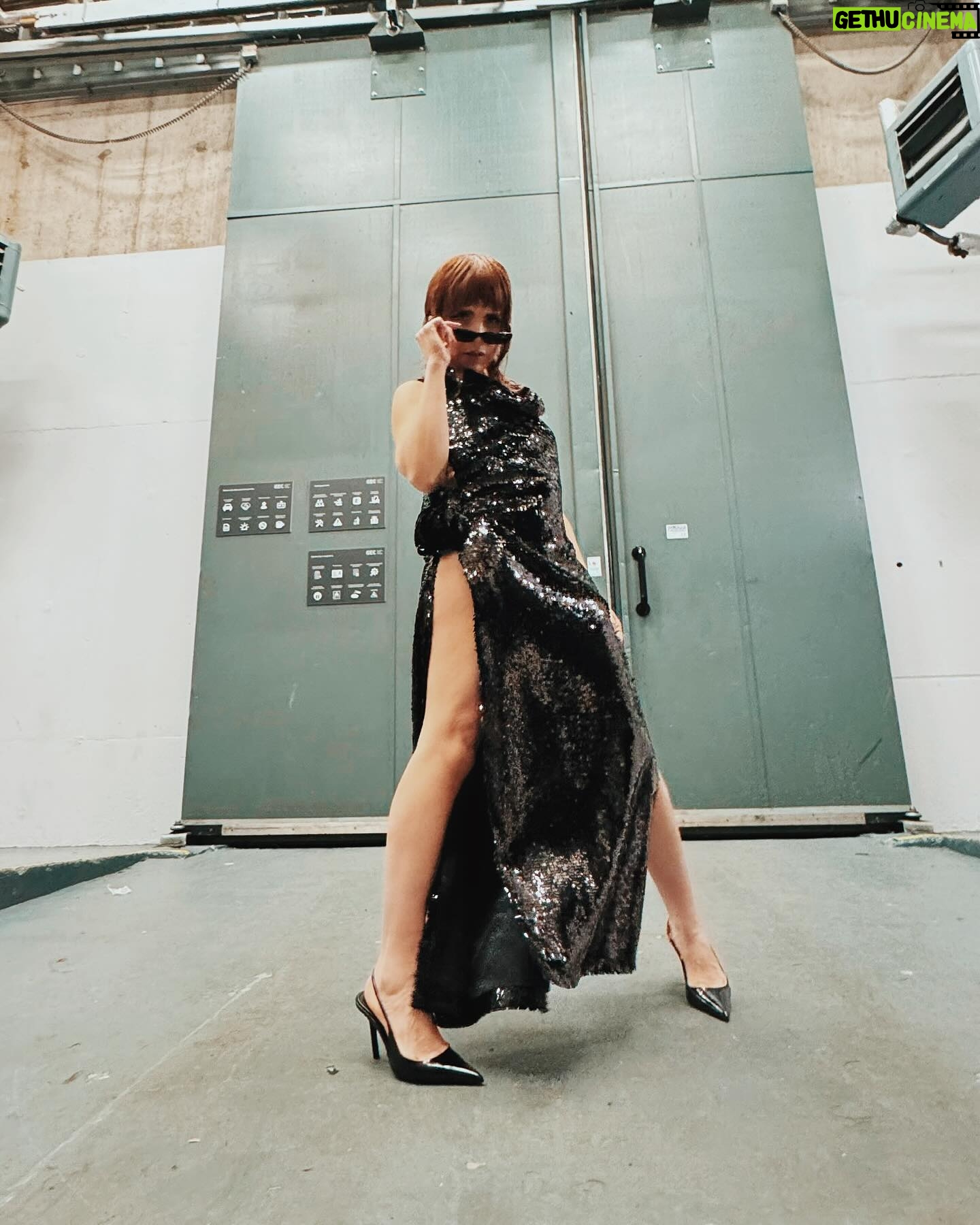 Paloma Faith Instagram - Can you all tell that I am having the time of my life on this tour ? Thank you Glasgow, you were incredible Hair by @eamonnhughes Styling @phoebearnold Wearing @lindafarrow, @paulcostelloeofficial, @atsukokudolatex, @egoofficial, @maggiecooke53