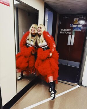 Paloma Faith Instagram - There are times in this show where I am very close to the edge and I look up at the band and they are encouraging my freedom and inner wild and I think omg what else am I capable of? 

Nottingham night ✌️

Wearing @aniyerecords @edwardcrutchley @miumiu @noirkeininomiya @dreamsisterjane @cest_jeanne 

Styling @phoebearnold 

Live Photos by @abbidraperphoto