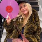 Paloma Faith Instagram – ‘Unboxing’ my @amazon exclusive the glorification of sadness vinyl !! Spoil someone u love or yourself by pre ordering this beautiful pink record – perfect for valentine’s or galentines!

#palomafaith #newalbum #vinyl #valentines #valentinesday #reels