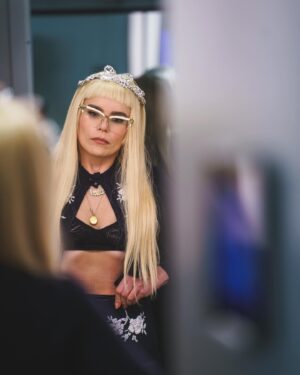 Paloma Faith Instagram - Turning looks, stunting pretty, I’m the milf in New York City

Pics by @ryanmuir
Hair by @bradleyirion
Makeup by @lanslondon
Styling by @rachelbakewell
Styling assistant @tashia.suleyman
Wearing @shushu__tong