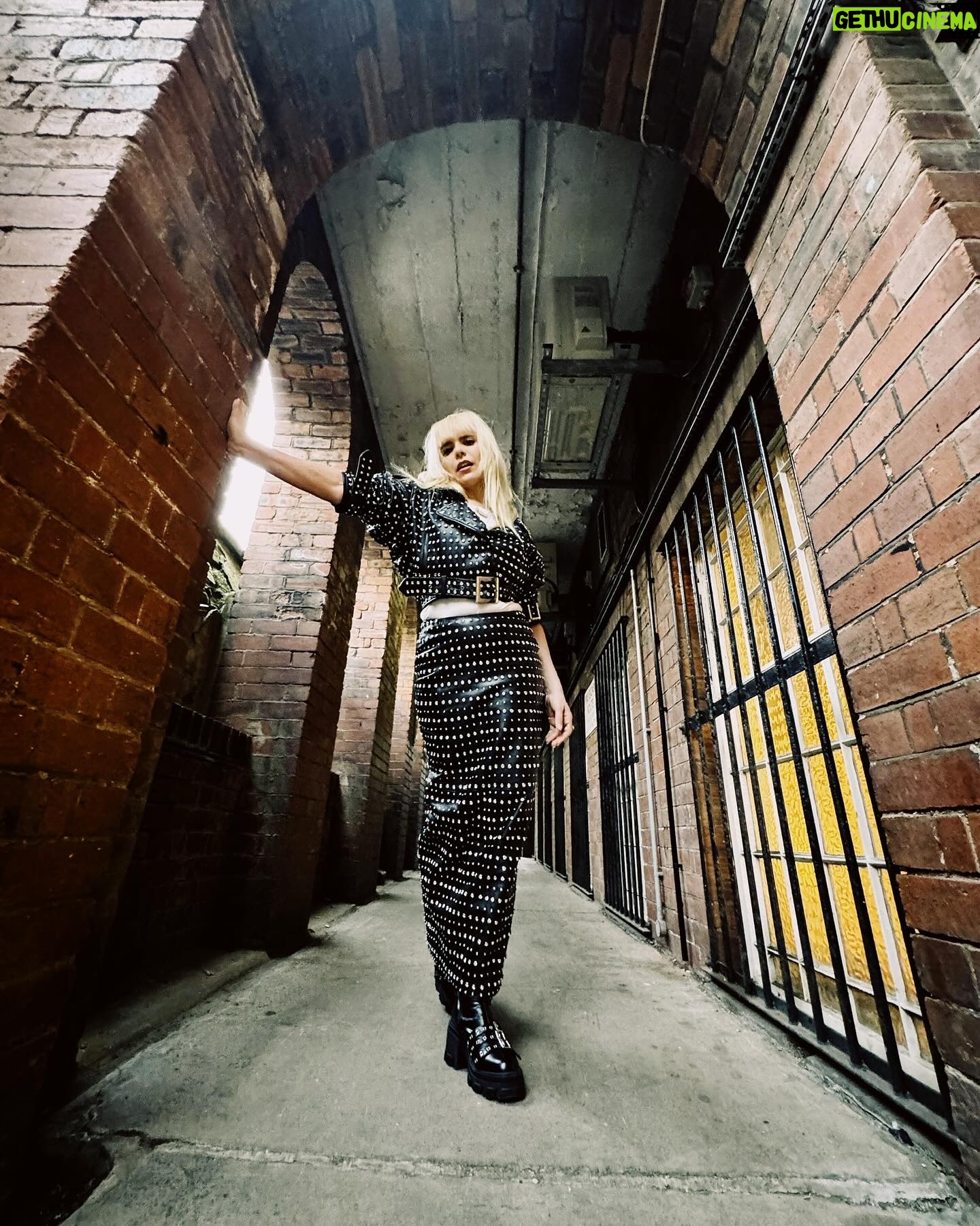 Paloma Faith Instagram - Newcastle you were magical ! Now onto Glasgow where I did not perform last not contrary to the ditherings of my exhausted mind ! First pic by @biggordon62 Wearing @retrofete, @egoofficial, @allsaints