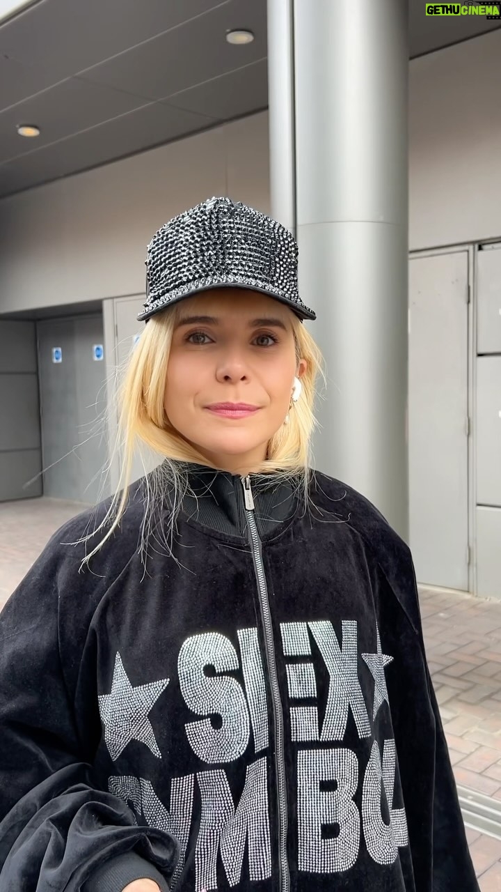 Paloma Faith Instagram - Always getting caught being a sad girl in these streets…