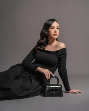 Pamela Bowie Instagram - Classic @balenciaga 🖤

Styled by @imeldaimew 
Brushed by @nooibeauty