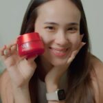Pamela Bowie Instagram - Have you guys heard of AT-0? AT-0 itu yang bikin muka kita jadi kemerahan, kering, dan bikin ada tanda2 penuaan. Munculnya AT-0 ini dikarenakan daily stressors aku seperti sering terkena paparan sinar matahari dan cuaca yang panas bgt. Did you also know that skin aging happens as early as your 20s?! BUT I have my go-to cream that can help reduce AT-0 on my face, and that is none other than SK-II SKINPOWER Advanced Cream. Definitely a holy grail for me setelah 4 minggu pemakaian, kulitku terasa jadi lebih kencang dan kenyal! @skii #skiipartner #SKII #SKINPOWERAdvanced #SPAC #EverbloomingSkin