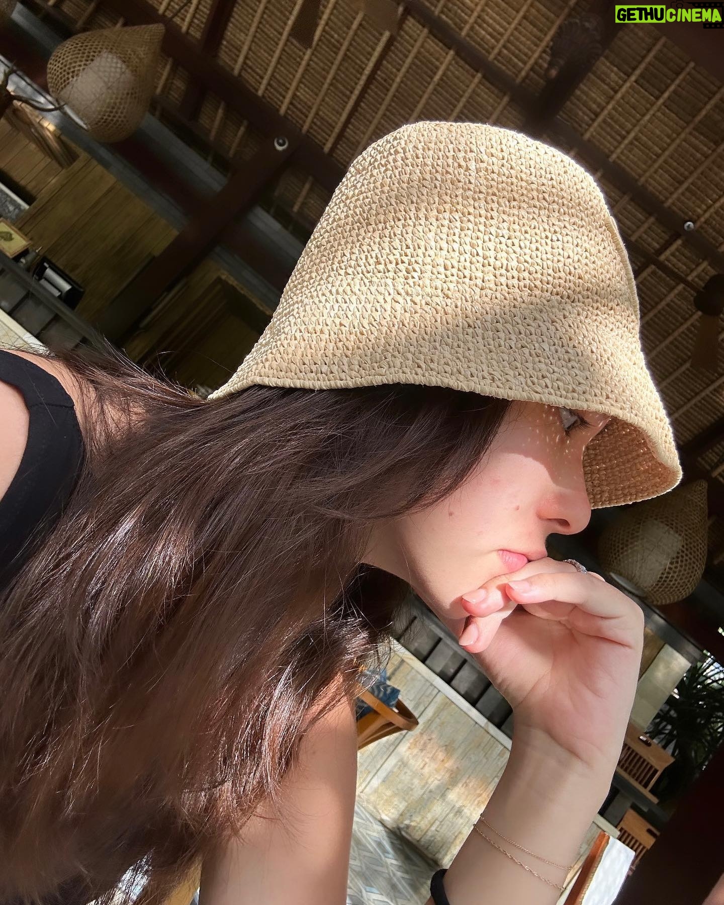 Pamela Bowie - 3 Likes - 👶🏻🌙🌴