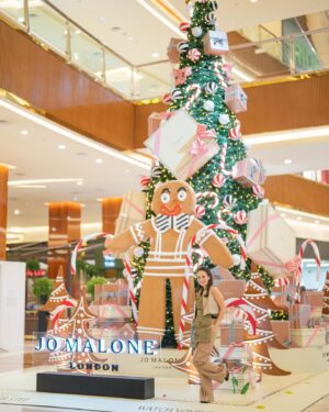 Pamela Bowie Instagram - Indulging in Jo Malone’s holiday specials adds a touch of luxury and excitement to your favorite seasons of all! 🎄🤍✨ #JoMaloneLondonID
