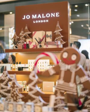 Pamela Bowie Instagram - Indulging in Jo Malone’s holiday specials adds a touch of luxury and excitement to your favorite seasons of all! 🎄🤍✨ #JoMaloneLondonID