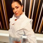 Pamela David Instagram - Blanco y jean 🫶🏻 @heidi.clair 🤍🩵 @almacendeparis 💎 @nacha_gama 💄 🪮
