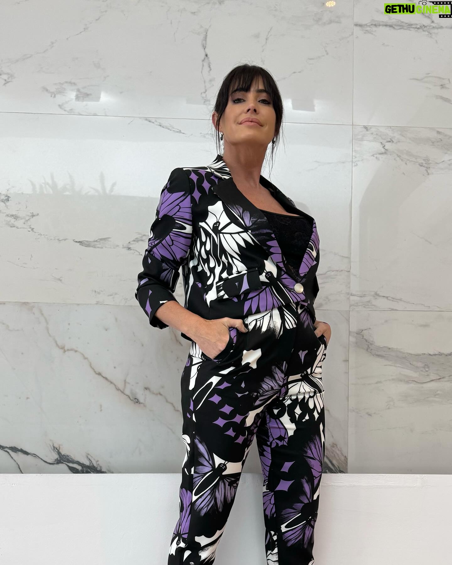 Pamela David Instagram - @janis.oficial es de esa marcas que β¦ SIEMPRE ! Te sientan bien ππ£π£π£ Estampas ΓΊnicas !!! Mis sandalias son @saveriodiricci π£π£π£ Make Up y Pelo la gran @nacha_gama β₯οΈ Que tengan una hermosa noche π que descansen π΄πππ