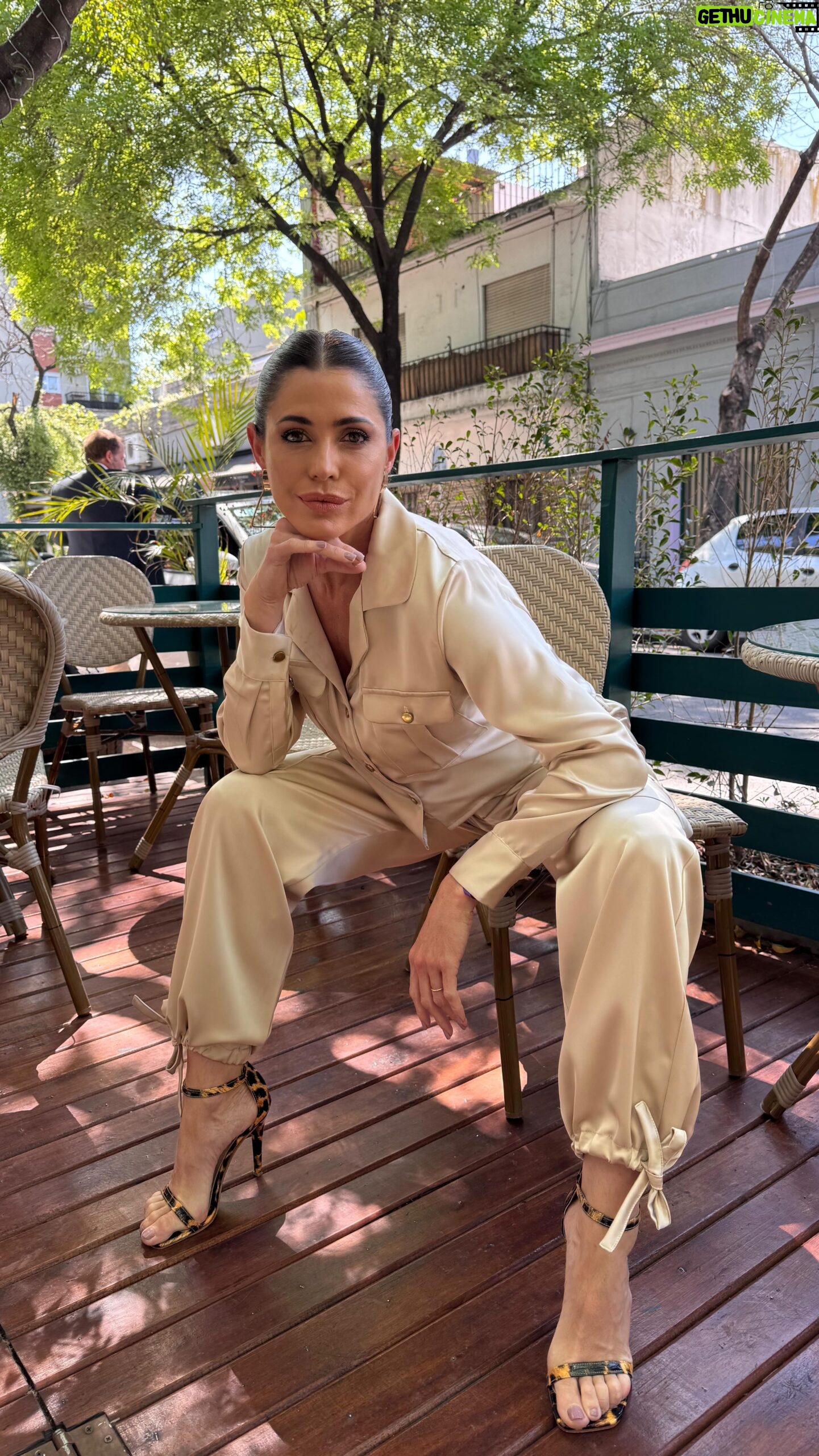 Pamela David Instagram - #conjuntazo @janis.oficial hoy en nuestro lugar de recre @wapa.cafe me encant贸 !!!!! Canchero 馃専猸愶笍 Impecable #makeup @nacha_gama podes ser tan genia????