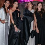 Pamela David Instagram - Cada evento es un compromiso con quienes nos acompañan, empieza mucho antes, desde que Caro pensó en la idea… Nuri de mi ❤️, que en este momento me hayas dedicado tu tiempo, tu talento y hacer de cero este tremendo vestido… las joyas… el clutch y brazaletes… es un todo que lo termina de completar ✨ella…Nachita a quien me entrego cada día a sus manos. Espero haber lucido cada pieza a la altura de sus artistas 😍😍😍 👗 @nuriabueno_ok 💎 @floboskis.stad Brazaletes @jitric_jc Clutch @soyodraz 👡 @saveriodiricci 💄 & 💇🏻‍♀️ @nacha_gama Styling @caromarafioti #GRACIAS #martinfierromoda #moda