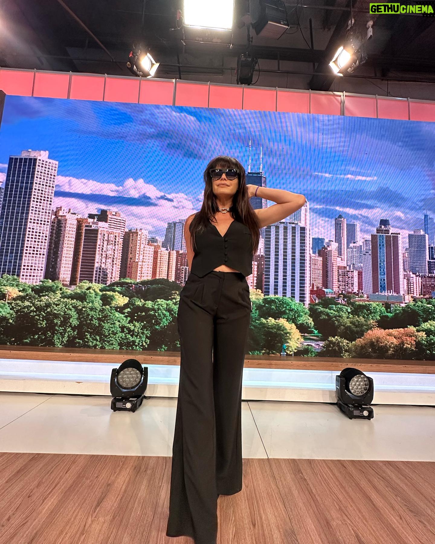 Pamela David Instagram - #lookazo de #viernes para #desayunoamericano π£π£π£ @veronicafarmoda π£π£π£π£ #choker @basilia_accesorios # #boots π’π’ @saveriodiricci #milook #lookazo #tendencia #moda #makeup #pelo @nacha_gama #asesoramiendodeimagen #style @maiteirazu QuΓ© le pasaba seΓ±ora que estaba con lentes de sol en el estudio??? π€£ππ #sunglasses #amo #modernos @teresacalandraanteojos