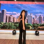 Pamela David Instagram - #lookazo de #viernes para #desayunoamericano 💣💣💣 @veronicafarmoda 💣💣💣💣 #choker @basilia_accesorios # #boots 👢👢 @saveriodiricci #milook #lookazo #tendencia #moda #makeup #pelo @nacha_gama #asesoramiendodeimagen #style @maiteirazu Qué le pasaba señora que estaba con lentes de sol en el estudio??? 🤣😂😂 #sunglasses #amo #modernos @teresacalandraanteojos