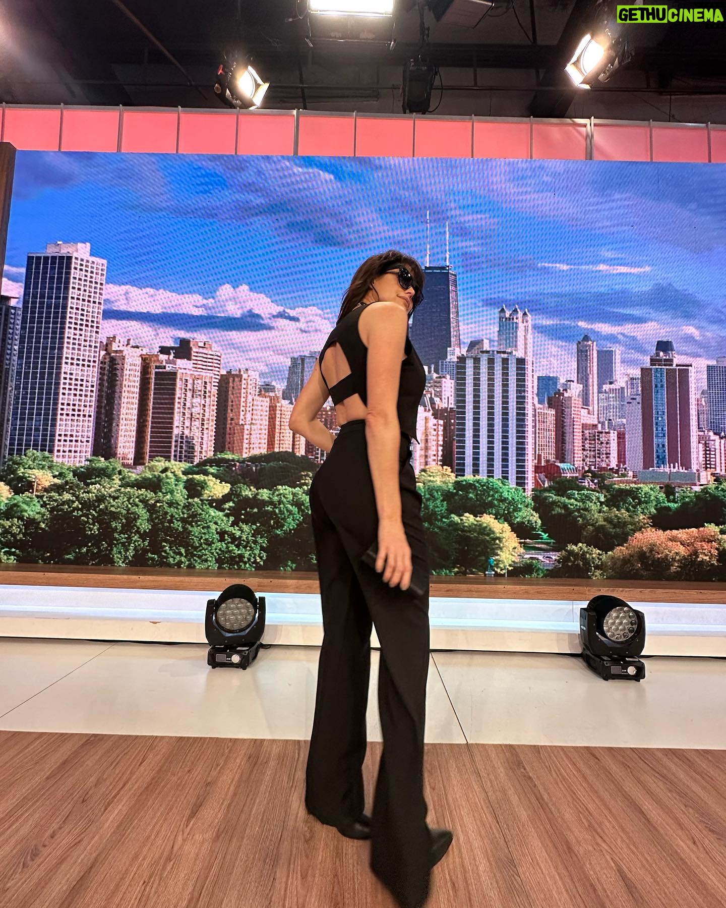Pamela David Instagram - #lookazo de #viernes para #desayunoamericano π£π£π£ @veronicafarmoda π£π£π£π£ #choker @basilia_accesorios # #boots π’π’ @saveriodiricci #milook #lookazo #tendencia #moda #makeup #pelo @nacha_gama #asesoramiendodeimagen #style @maiteirazu QuΓ© le pasaba seΓ±ora que estaba con lentes de sol en el estudio??? π€£ππ #sunglasses #amo #modernos @teresacalandraanteojos