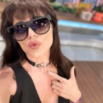 Pamela David Instagram - #lookazo de #viernes para #desayunoamericano 💣💣💣 @veronicafarmoda 💣💣💣💣 #choker @basilia_accesorios # #boots 👢👢 @saveriodiricci #milook #lookazo #tendencia #moda #makeup #pelo @nacha_gama #asesoramiendodeimagen #style @maiteirazu Qué le pasaba señora que estaba con lentes de sol en el estudio??? 🤣😂😂 #sunglasses #amo #modernos @teresacalandraanteojos