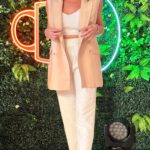 Pamela David Instagram - 3 #looks de @ladytawil para @desayunook 😍uno más lindo que el otro😍 Como siempre la genia @nacha_gama 💄 & 💇🏻‍♀️ El armado de los conjuntos es de @maiteirazu
