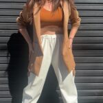 Pamela David Instagram - Hablemos de este #lookazo 😍 tan canchero 🫶🏼 @eldelerra divinooo! 💄 & 💇🏻‍♀️ @nacha_gama #acesorios @basilia_accesorios PD: Esra vez , las 📸 las sacó la prefe @nannita.weber 🥰 HOY SE FUE OTRO GRAN PROGRAMA❤️❤️❤️ @desayunook #estilismo @maiteirazu