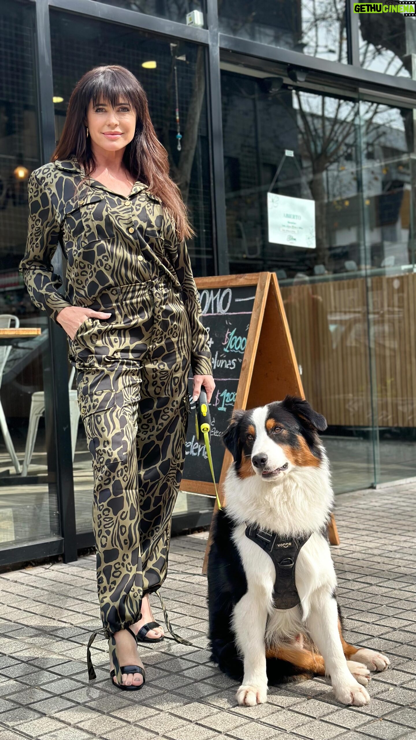 Pamela David Instagram - Tremendo #lookazo de @janis.oficial me encantΓ³ y por eso se los comparto ππΌππΌππΌ Las sandalias @saveriodiricci π₯π₯π₯π₯π₯. π & ππ»ββοΈ @nacha_gama #estilismo @maiteirazu