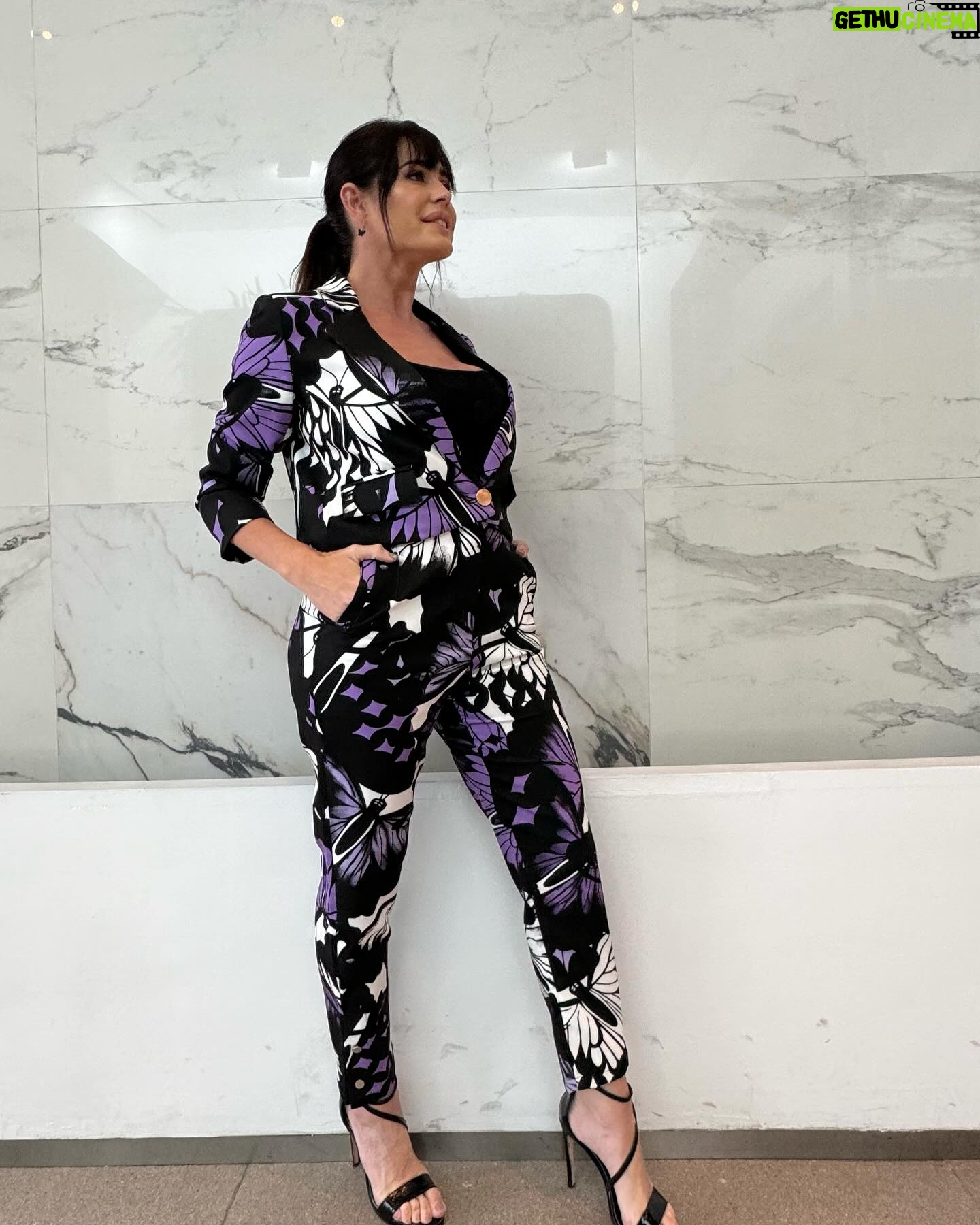 Pamela David Instagram - @janis.oficial es de esa marcas que β¦ SIEMPRE ! Te sientan bien ππ£π£π£ Estampas ΓΊnicas !!! Mis sandalias son @saveriodiricci π£π£π£ Make Up y Pelo la gran @nacha_gama β₯οΈ Que tengan una hermosa noche π que descansen π΄πππ