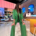 Pamela David Instagram - Para terminar la semana @boon.oficial 💄 & 💇🏻‍♀️ & 💅🏼 @nacha_gama #gracias #muchasgracias #estilismo @maiteirazu Me cuentan que hacen este finde? Yo fui a once por un poco de cotillón para Lola que cumple dentro de poco , me tire un ratito a la siesta y creo que estoy para guardarme …. Que lindo es hacer fiaca… Uds? #losleo