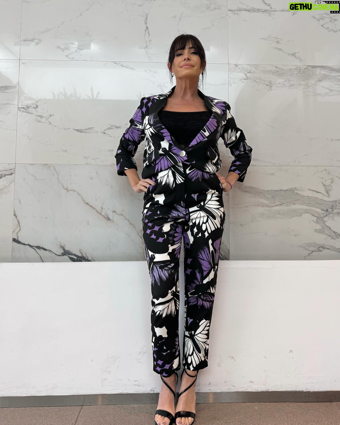 Pamela David Instagram - @janis.oficial es de esa marcas que β¦ SIEMPRE ! Te sientan bien ππ£π£π£ Estampas ΓΊnicas !!! Mis sandalias son @saveriodiricci π£π£π£ Make Up y Pelo la gran @nacha_gama β₯οΈ Que tengan una hermosa noche π que descansen π΄πππ