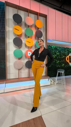Pamela David Instagram - ¿Vieron estos colores no? 😍

@garofalo.ar ✅ 
@basilia_accesorios 💍 

@nacha_gama en todos los detalles como siempre 🫶🏻

¡Todos los días! nos vemos en @desayunook ☕️