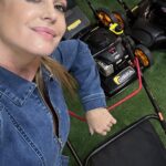 Pamela David Instagram - Me vine a @dibraoficial 🌾 a buscar mi nueva máquina de cortar césped! 🙌🏼 Mirá @marianoiudica !! Estuve con Walter y me explicó cuál es la mejor para mi nueva casita en mi amado Santiago del Estero! ¿Si la voy a usar yo? Mmmm 🤨 me parece que la dejo a cargo de Papá! 🫶🏻