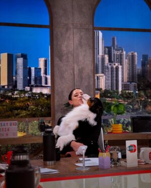 Pamela David Instagram - Ayyyyy diossss este perro me enamora todos los días!!! 
Tinto te amo taaanto 🫶🏻🫶🏻🫶🏻🫶🏻
